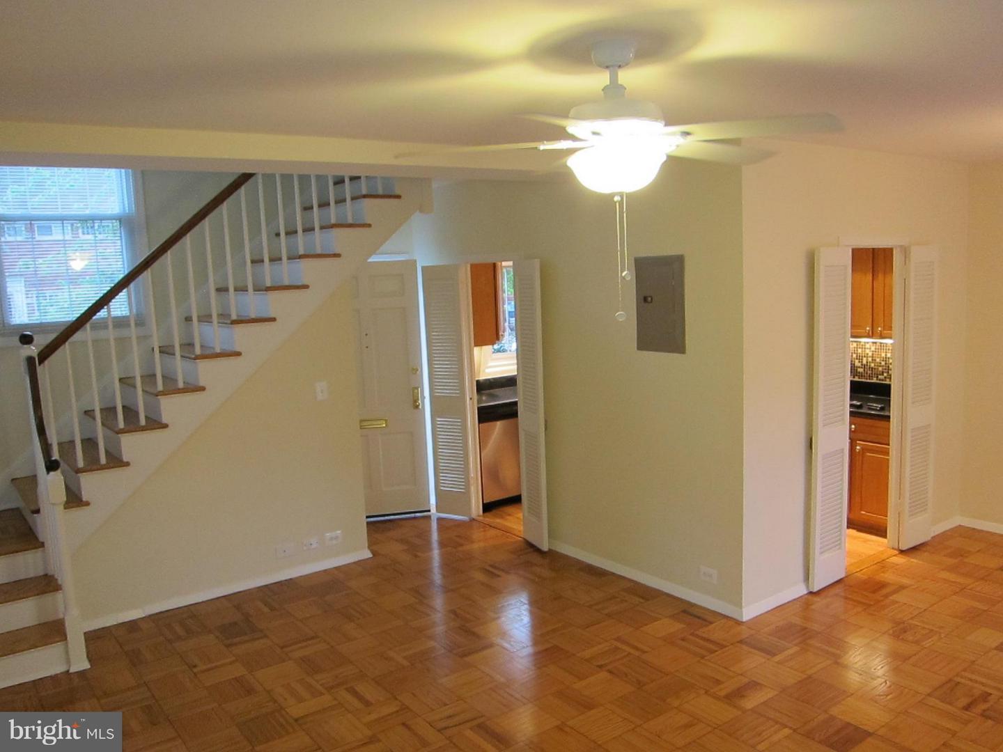 Property Photo: 3601 Greenway Place 530-36 VA 22302