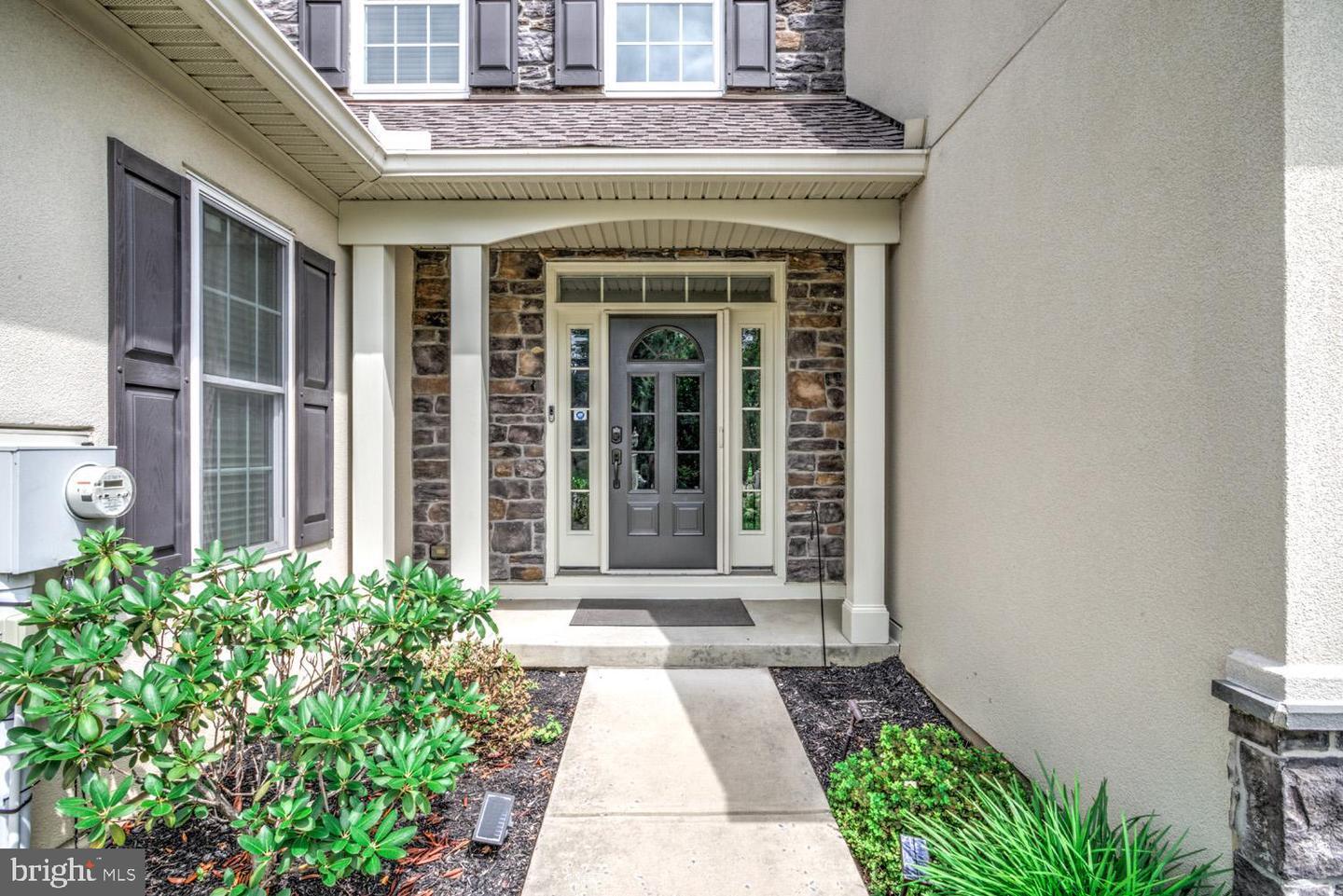 Property Photo:  802 Huntington Place  PA 17601 