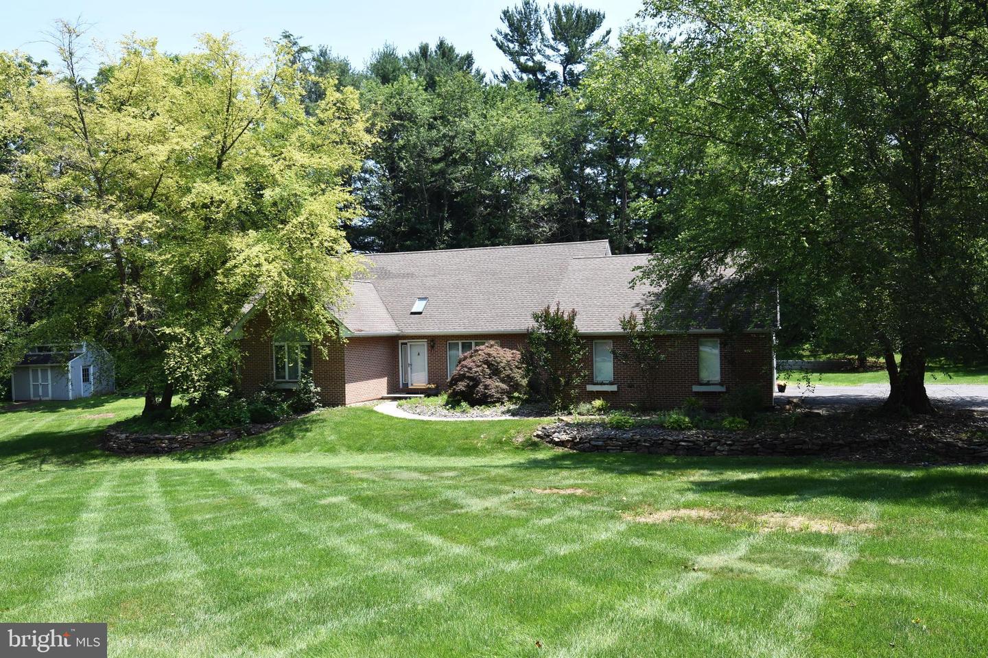 Property Photo: 4 Country Lane PA 19518
