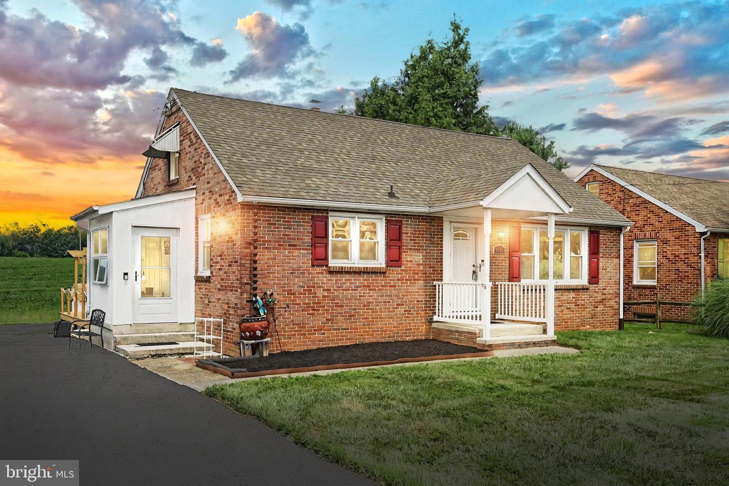 6581 York Road  Spring Grove PA 17362 photo