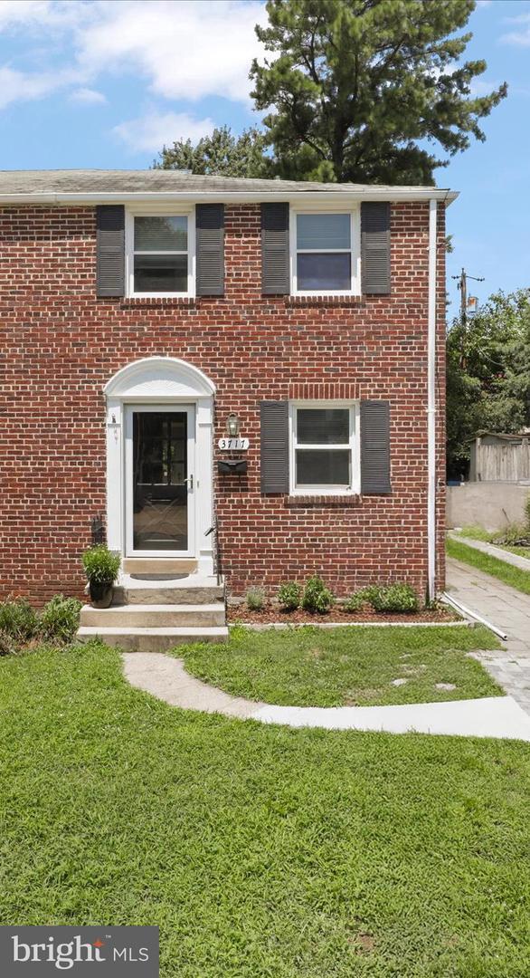 Property Photo: 3717 3rd Street S VA 22204