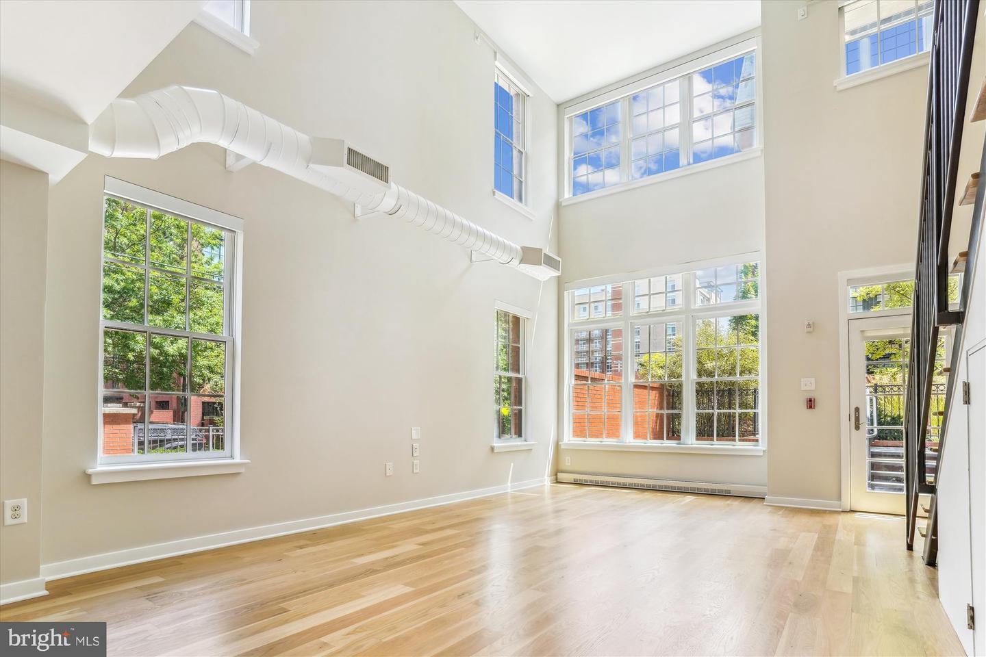 Property Photo:  1610 N Queen Street 211  VA 22209 