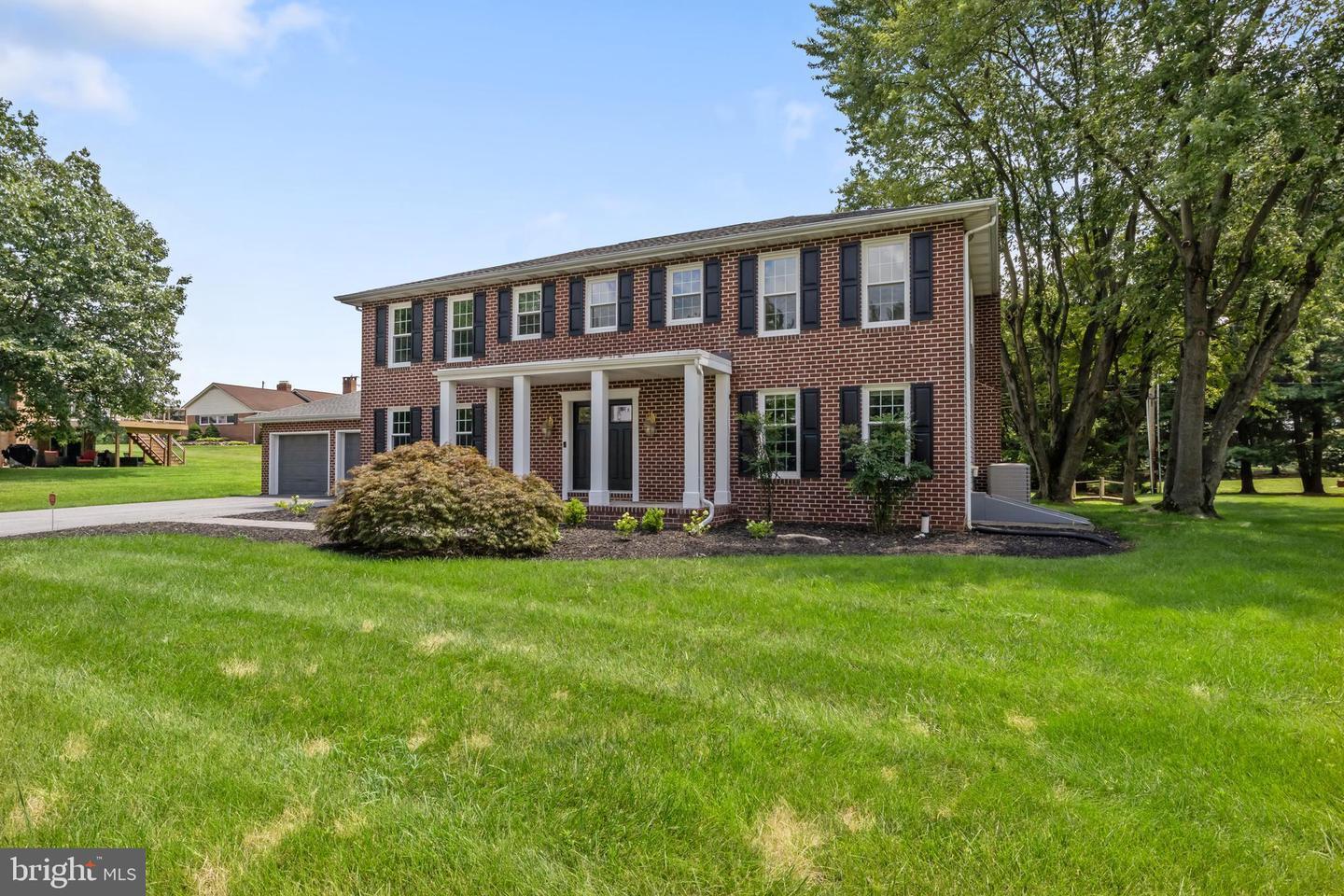 Property Photo: 820 Gleneagles Drive PA 17404