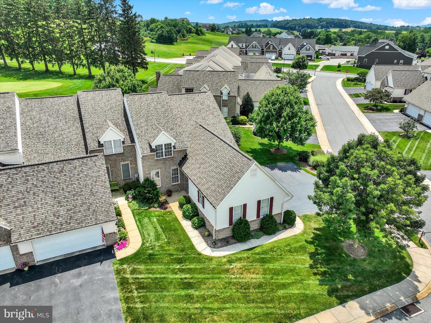 Property Photo: 1497 Turnberry Court PA 17403