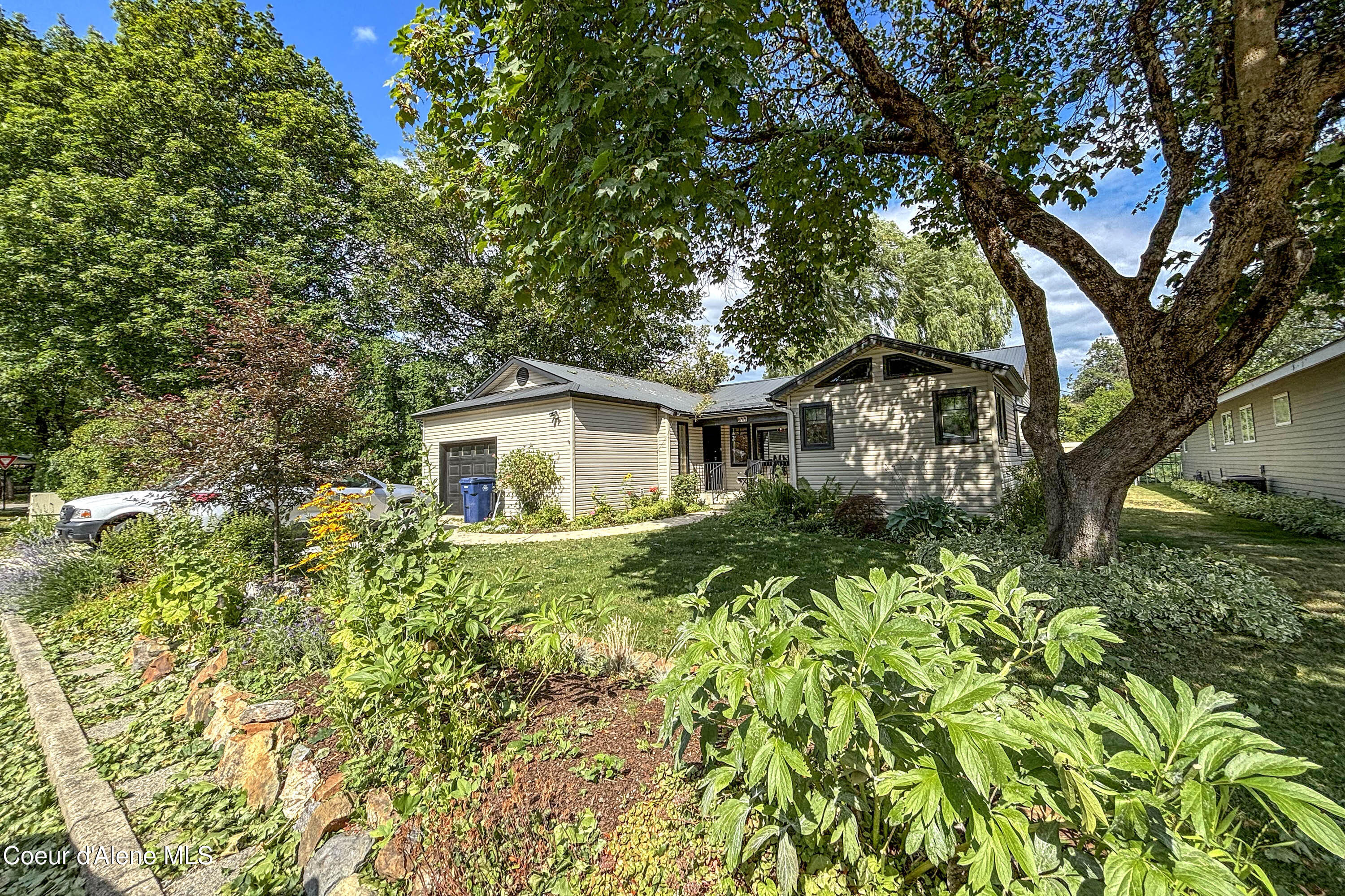 Property Photo:  311 St Clair Ave  ID 83864 