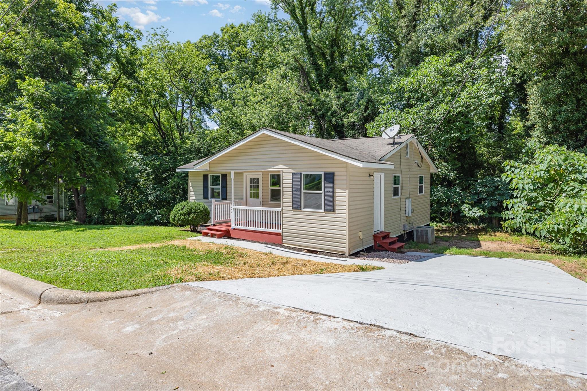 Property Photo:  244 6th Avenue SW  NC 28602 