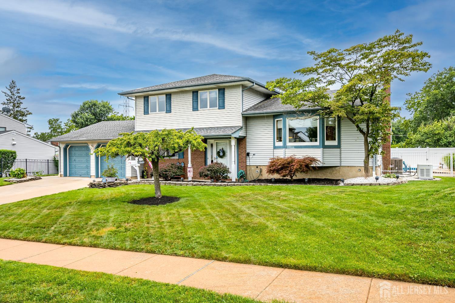 Property Photo:  7 Zaleski Drive  NJ 08872 