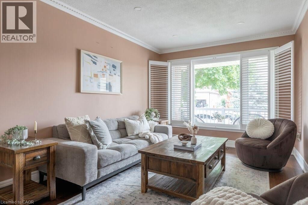 Property Photo:  8 Colgate Court  ON L9C 6Z6 