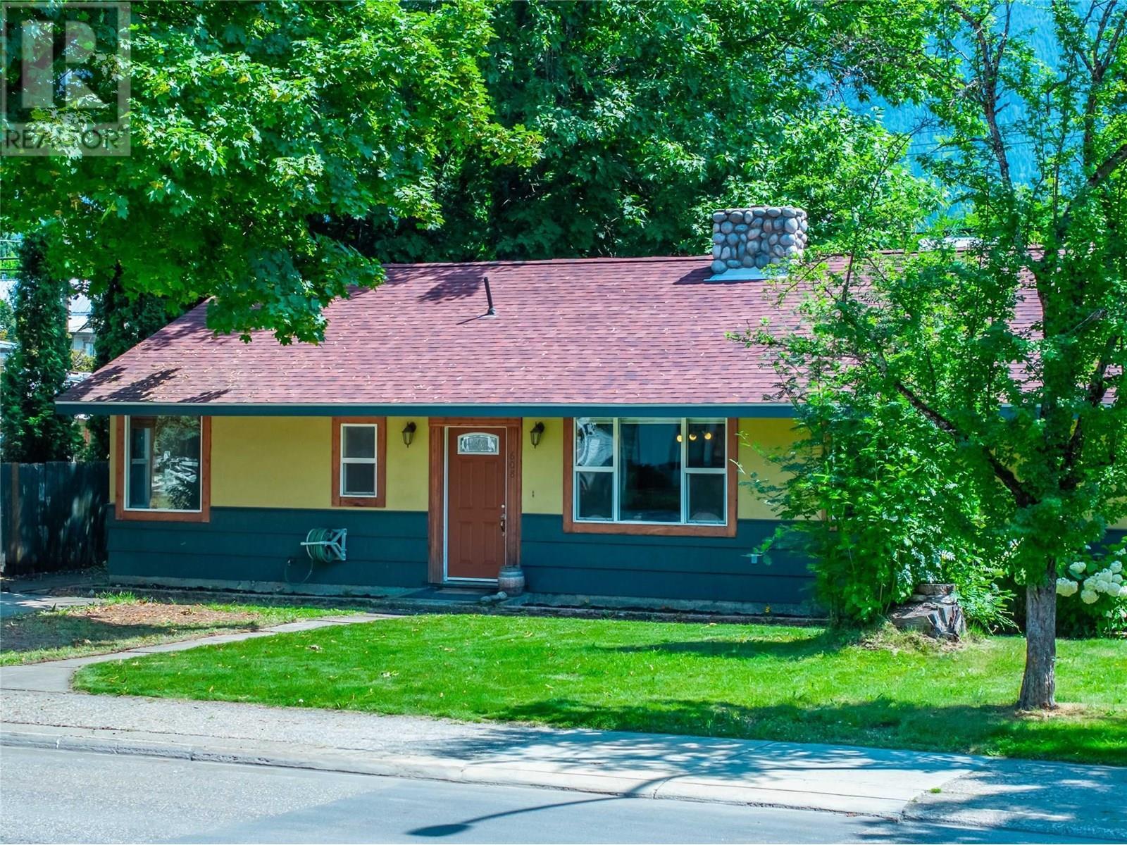Property Photo: 608 Mackenzie Avenue BC V0E 2S0