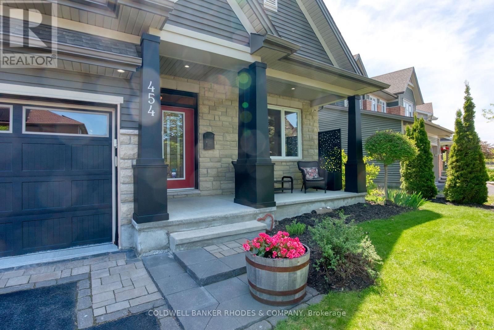 Property Photo:  454 Creekview Way  ON K1T 0J5 