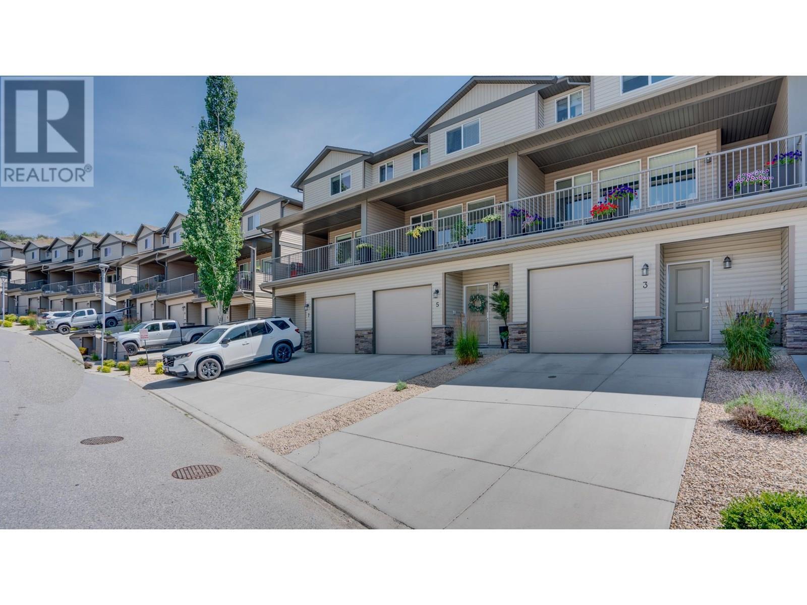Property Photo:  933 Mt Robson Place 3  BC V1B 4G4 