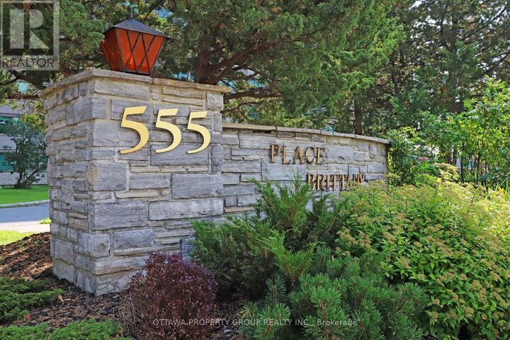Property Photo:  555 Brittany Drive 913  ON K1K 4C5 