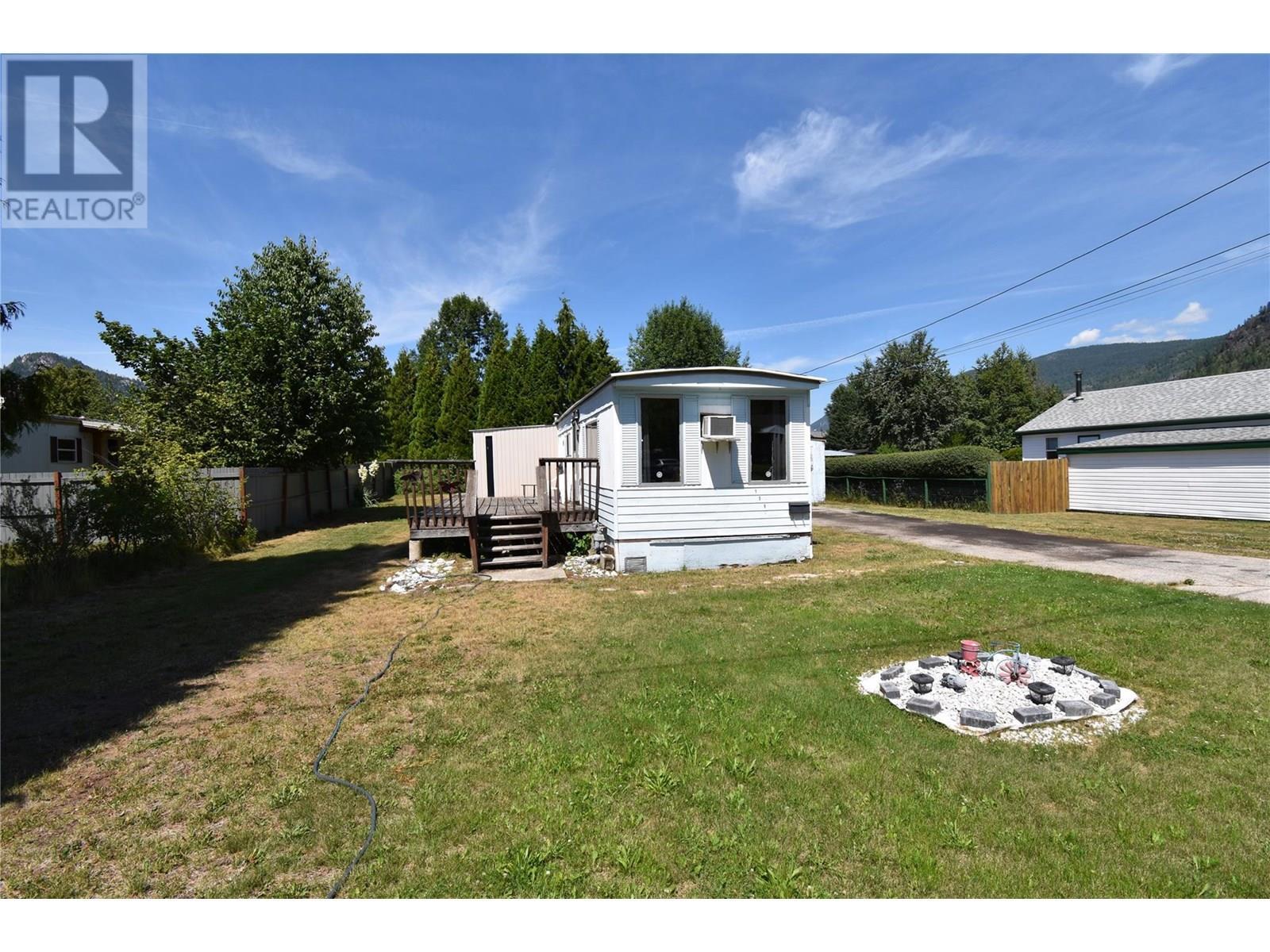 159 Schulte Crescent  Castlegar BC V1N 3E1 photo