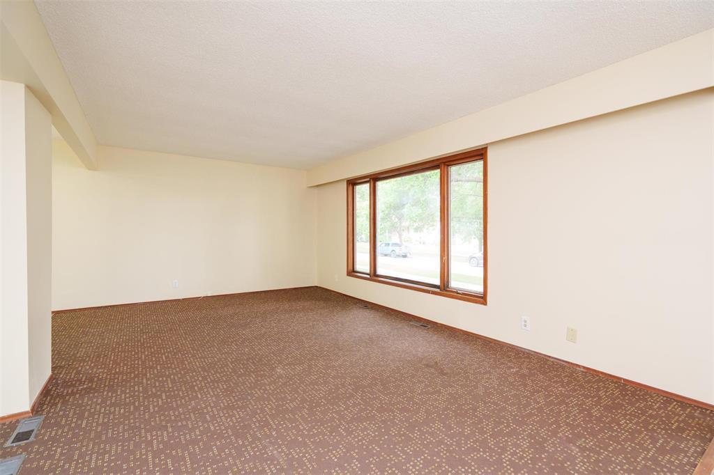 Property Photo: 342 Dowling Avenue East MB R2C 3K7