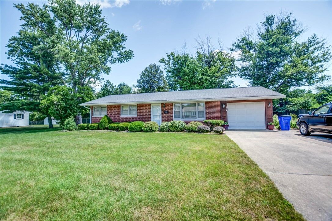 Property Photo:  1844 S Eastgate Drive  IL 62521 