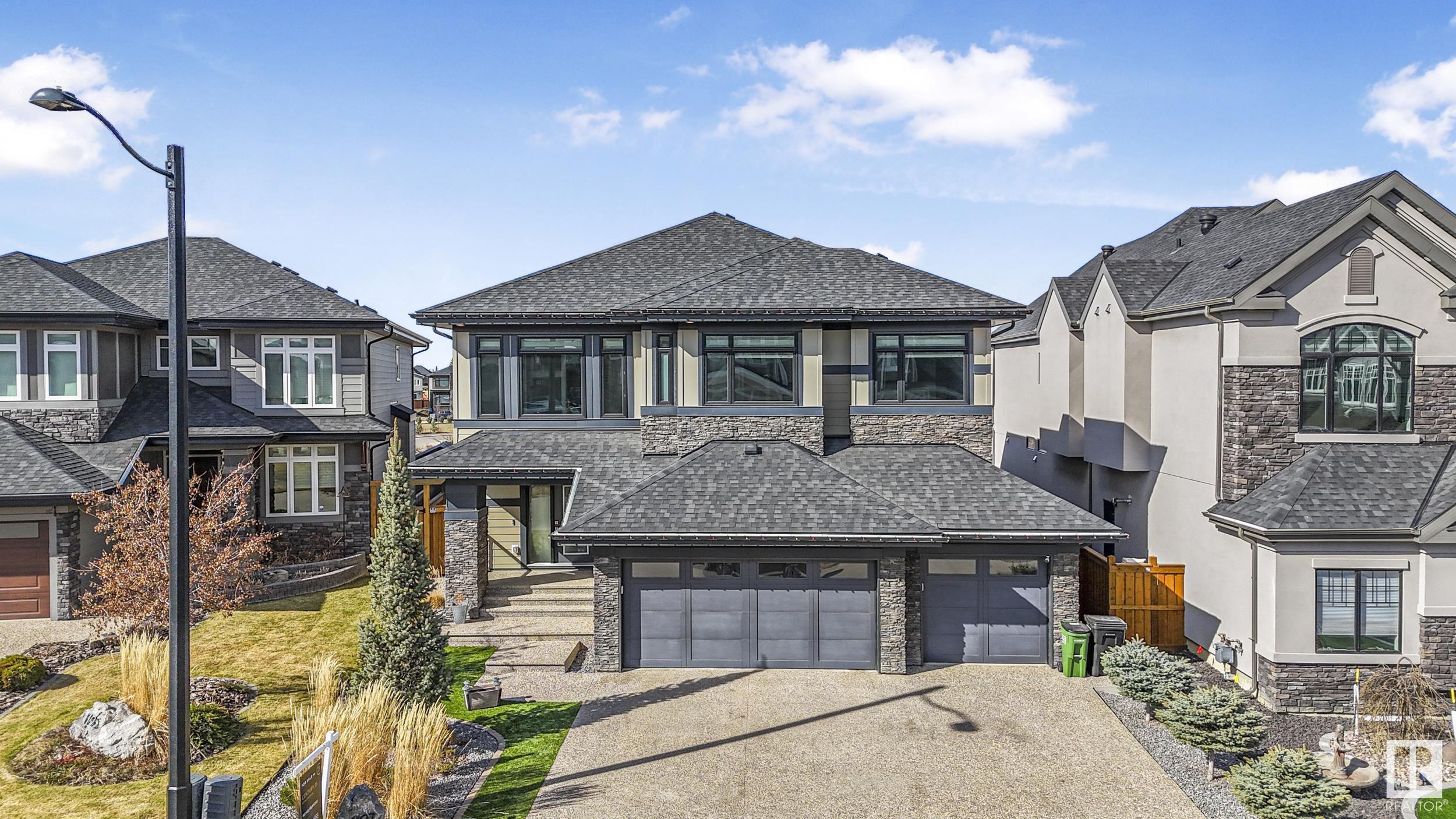 Property Photo:  1197 Hainstock Green SW  AB T6W 3B6 