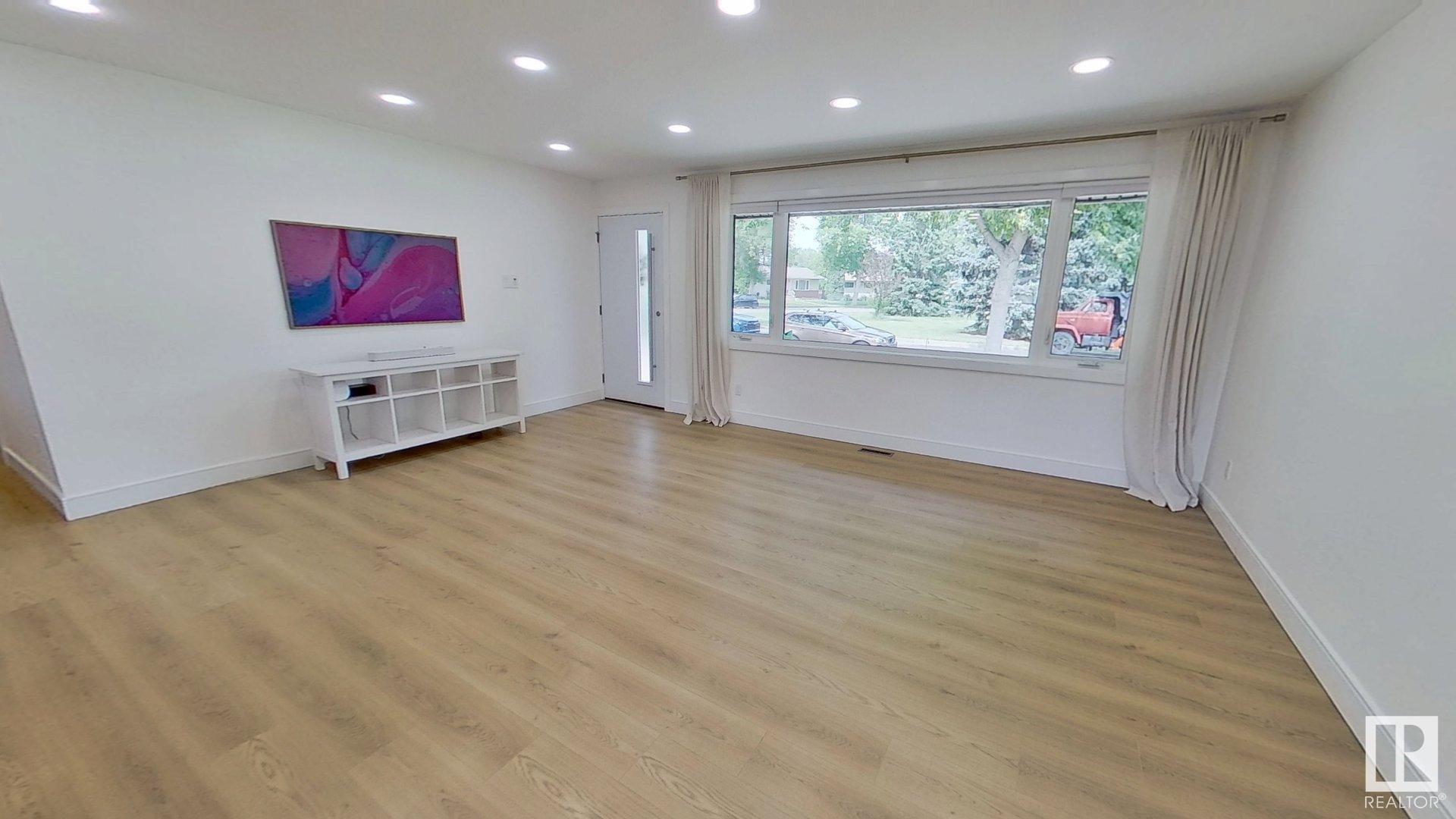 Property Photo:  16455 104A Avenue NW  AB T5P 0T3 