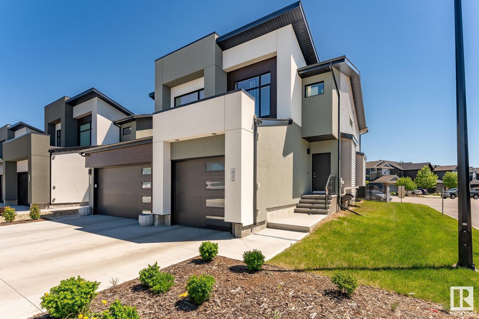 Property Photo: 50 Edinburgh Crt 44 AB T8N 7X5