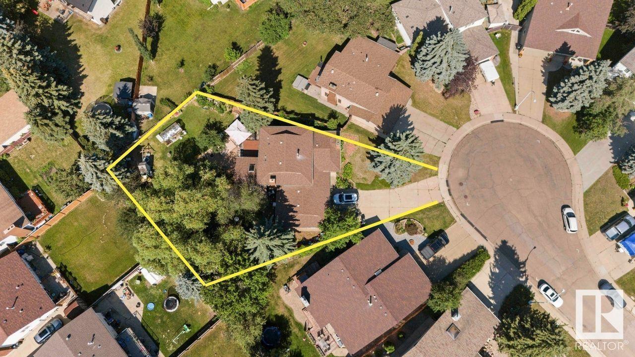 9818 185 Street NW  Edmonton AB T5T 3E5 photo