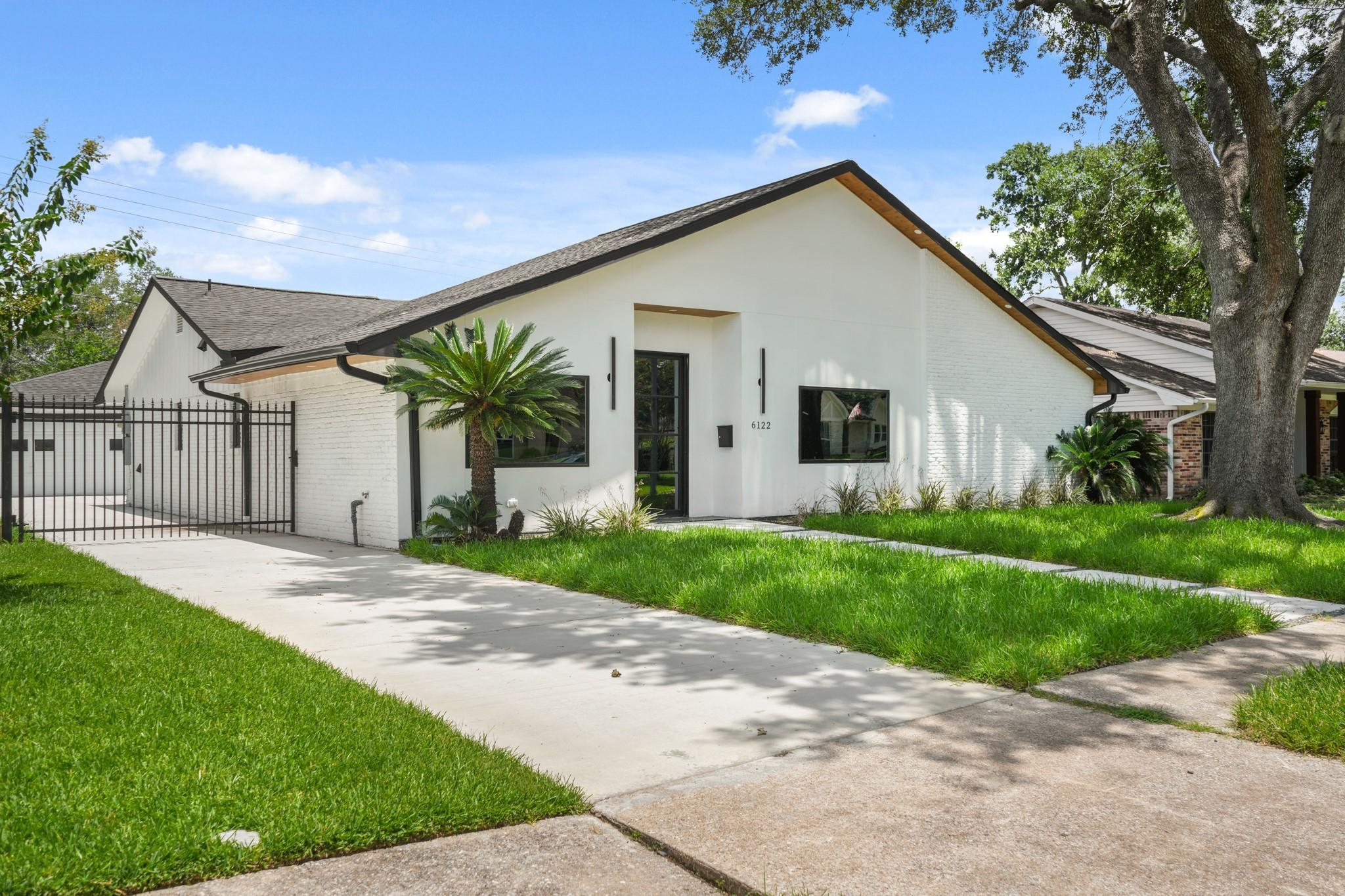 Property Photo: 6122 Rutherglenn Drive TX 77096