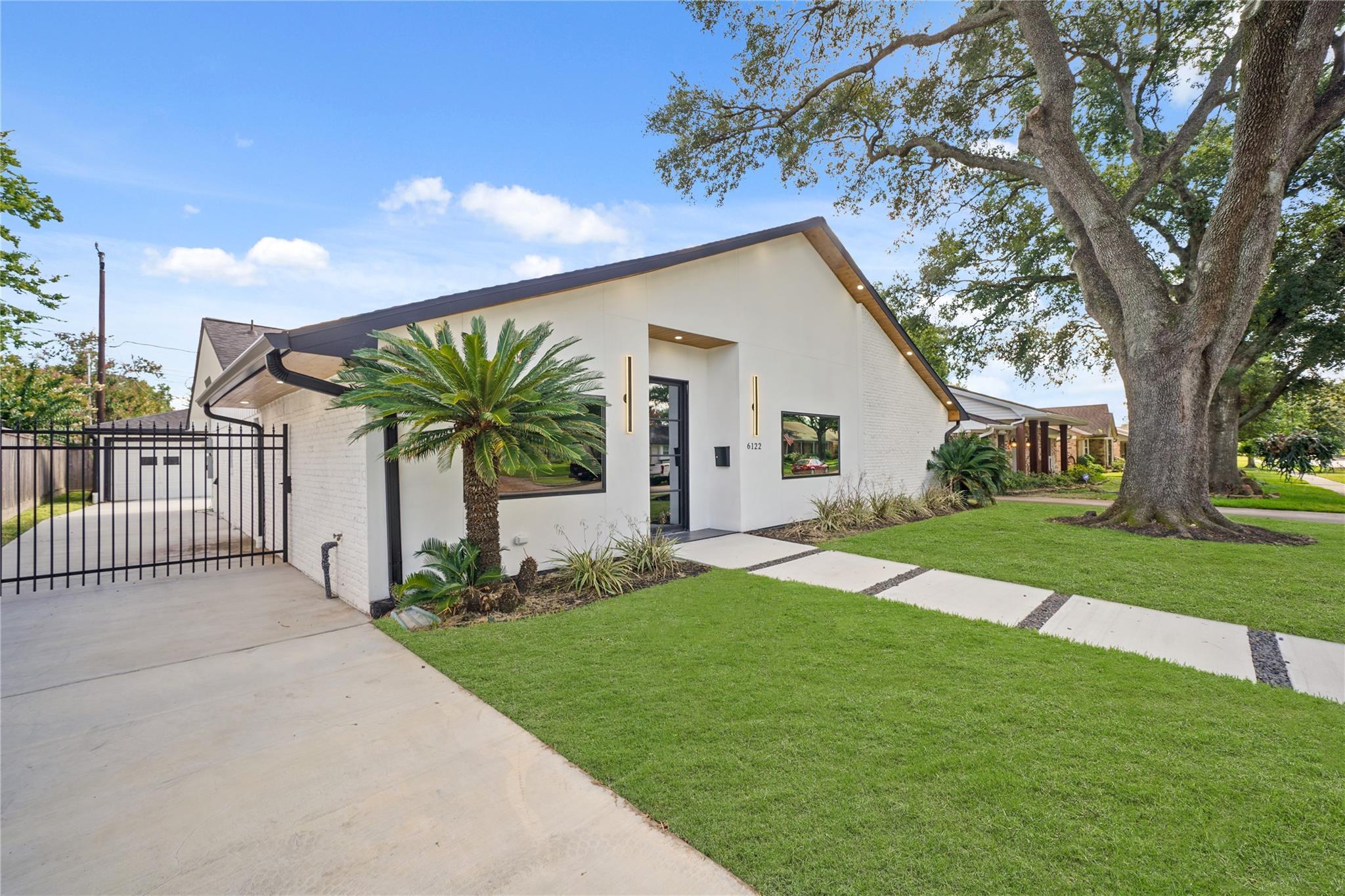 Property Photo: 6122 Rutherglenn Drive TX 77096