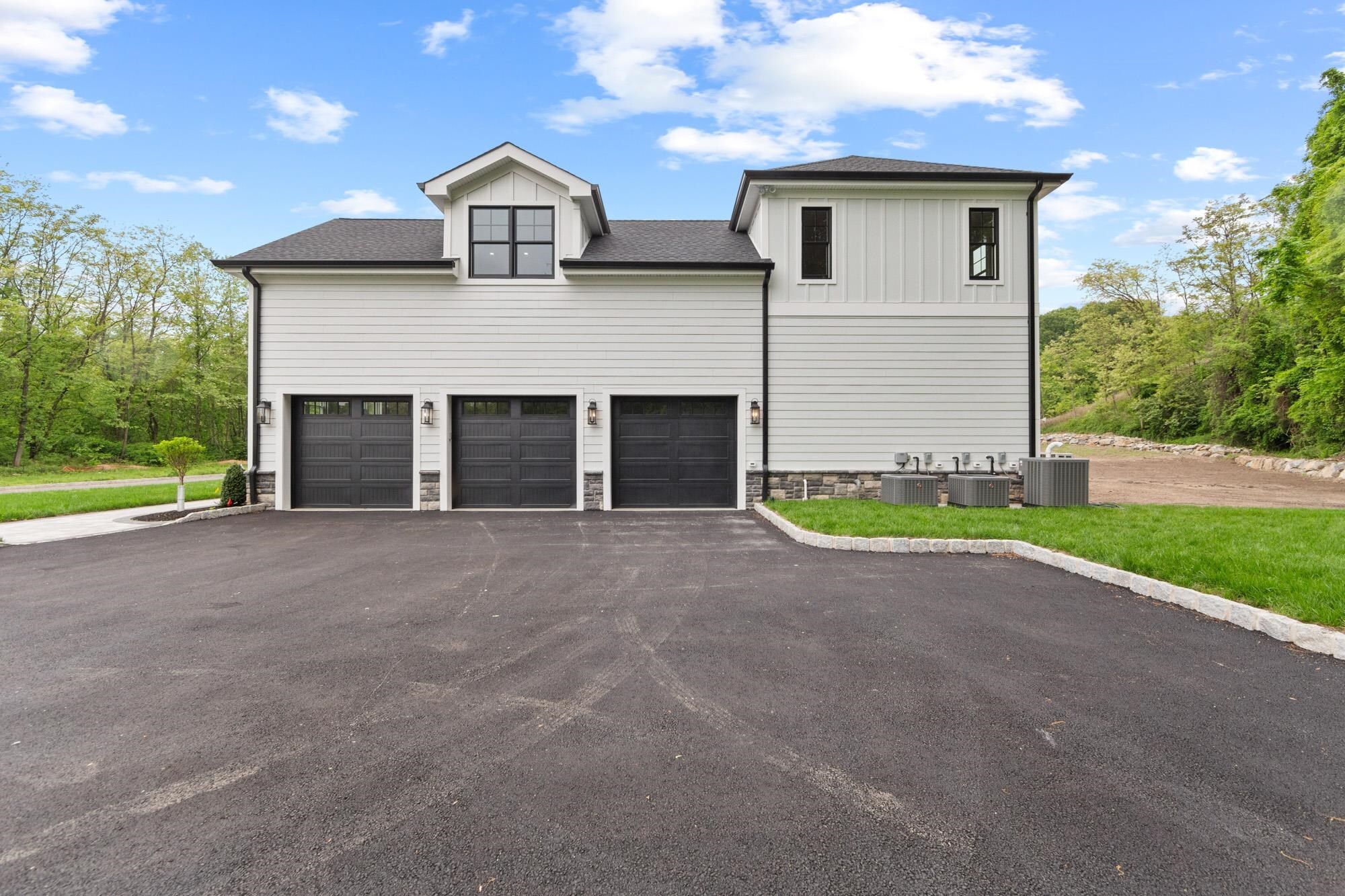 Property Photo:  1 Hilbert Court  NJ 07082 