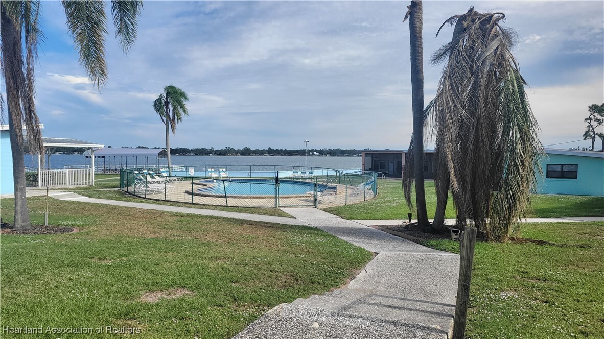 Property Photo:  735 S Lakeview Road 6  FL 33852 
