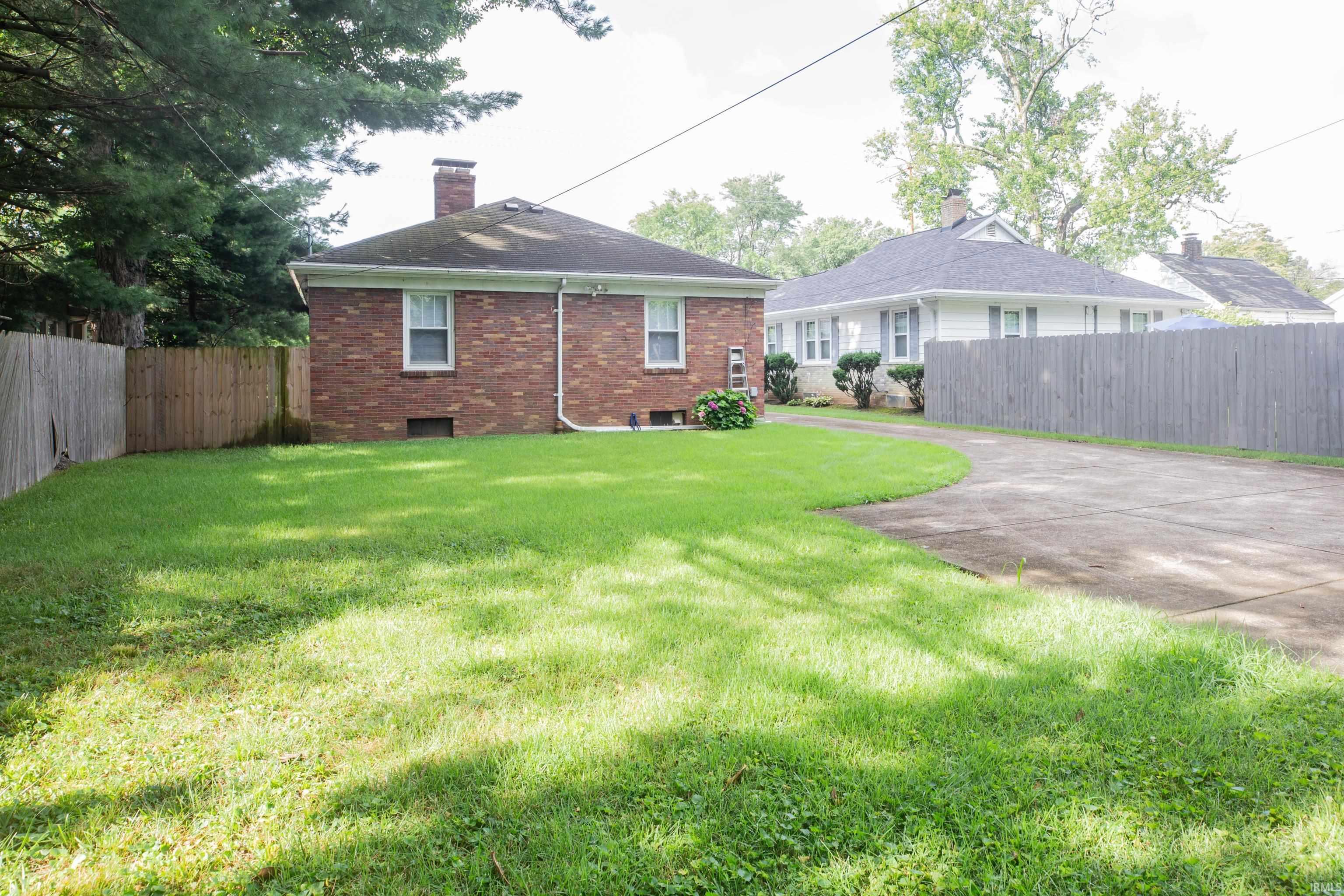 Property Photo: 2224 Bellemeade Avenue IN 47714