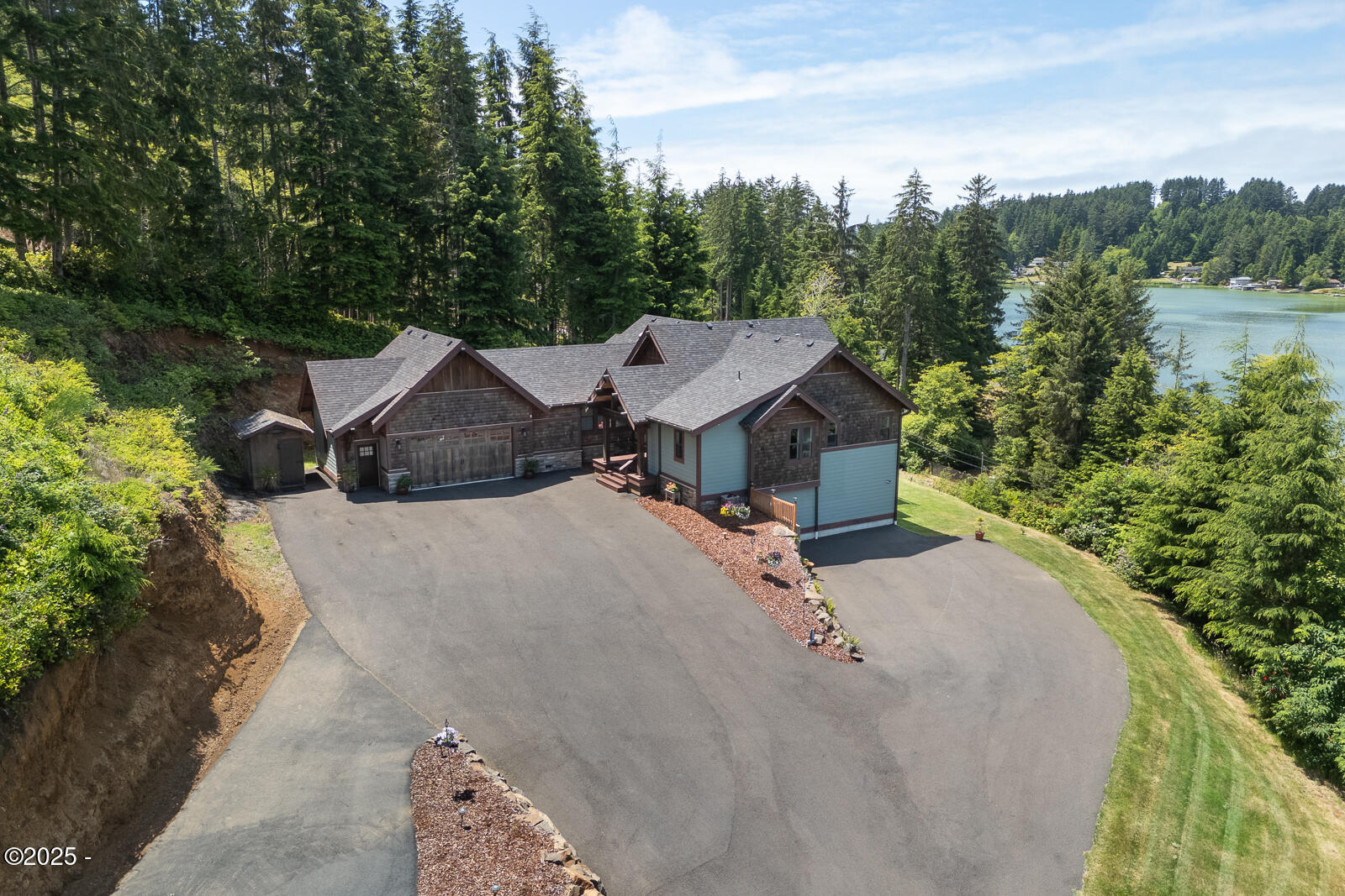 Property Photo: 1890 NE East Devils Lake Road OR 97368