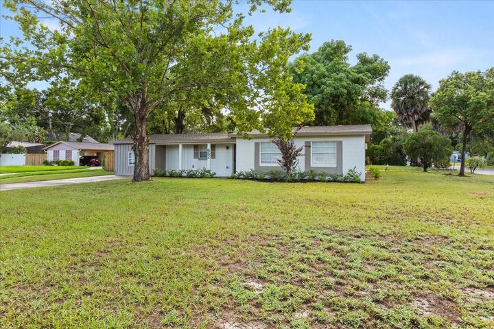 Property Photo: 652 Sherwood Court FL 32701