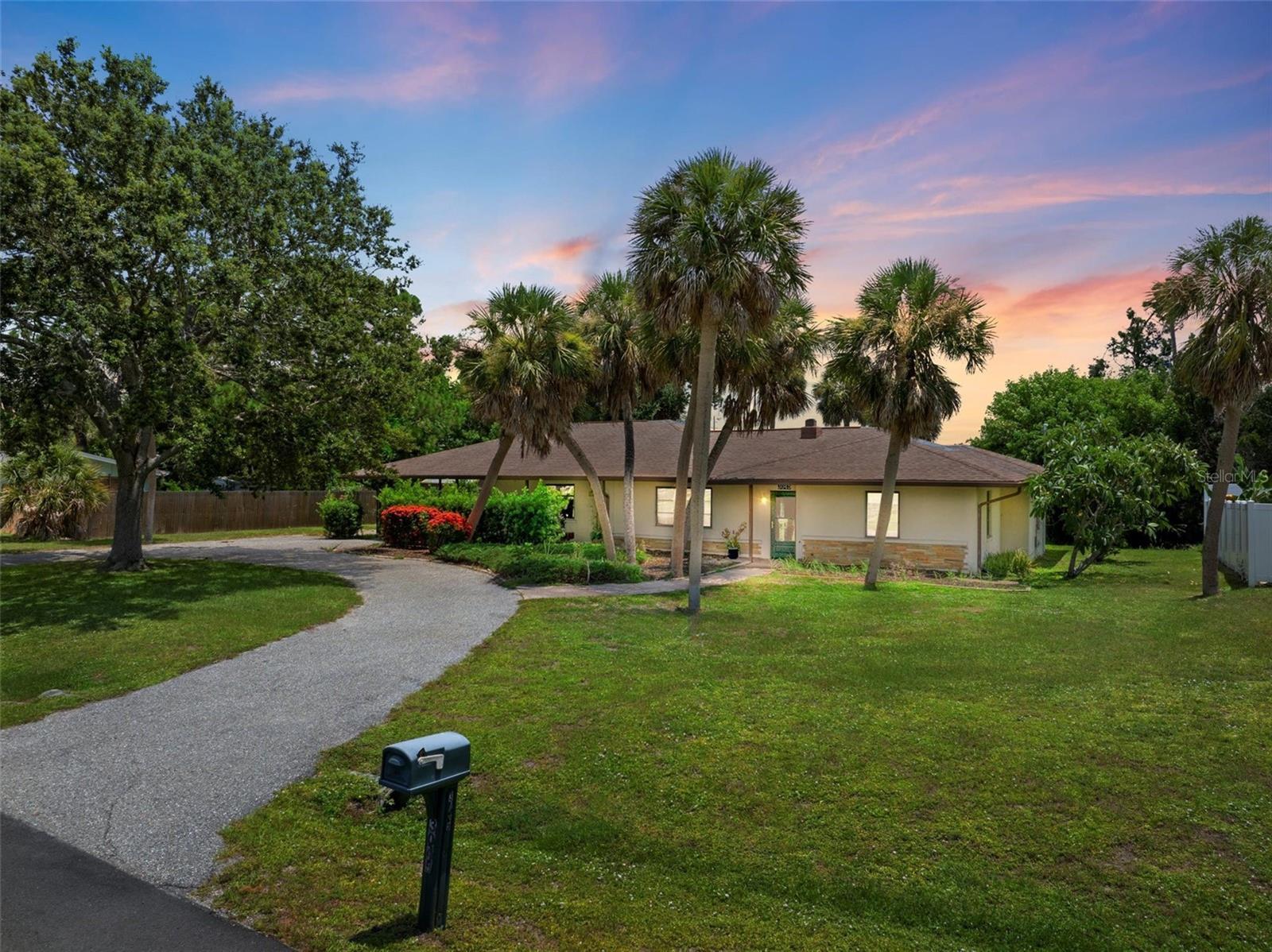 Property Photo: 3045 Datura Road FL 34293