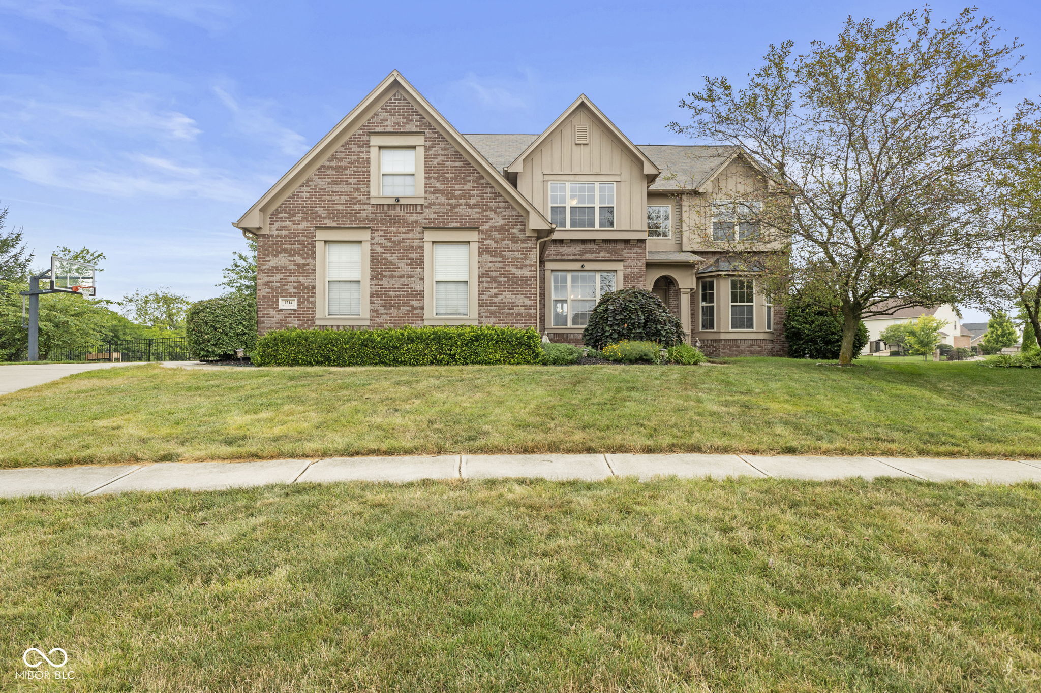 Property Photo:  1214 Winston Court  IN 46143 