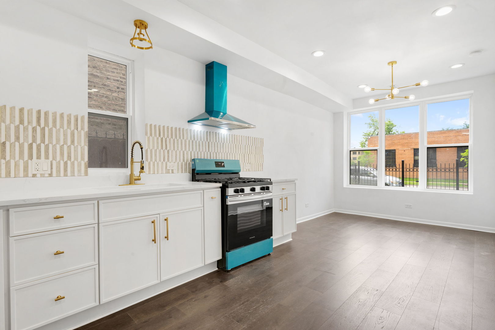 Property Photo: 4502 W Thomas Street IL 60651