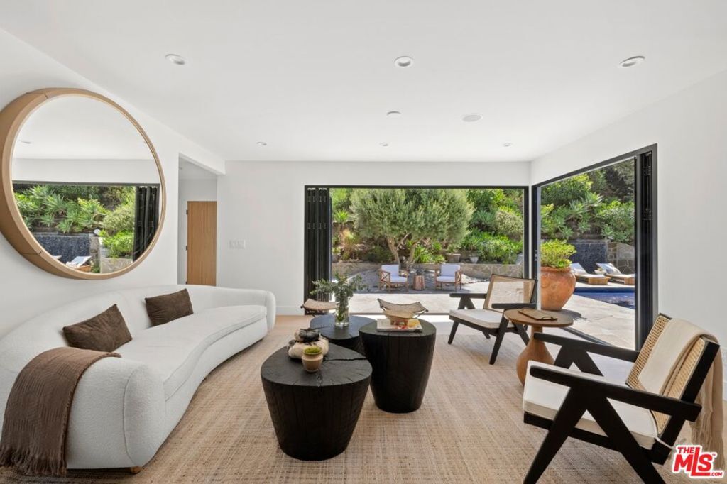 Property Photo:  2716 Laurel Pass  CA 90046 