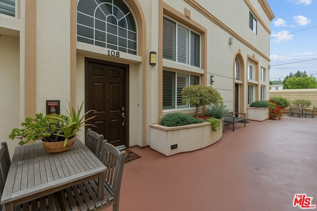 Property Photo:  7403 S Sepulveda Boulevard 108  CA 90045 