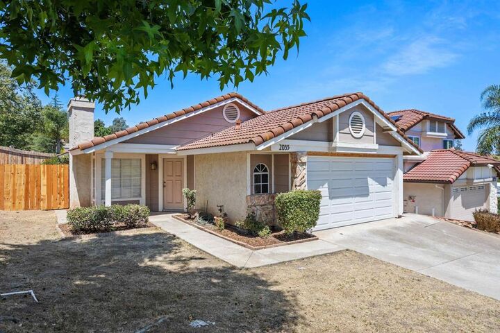 Property Photo:  2035 Badger Gln  CA 92029 