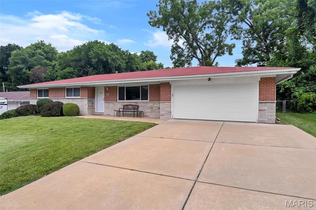 Property Photo: 915 Deandell Avenue MO 63135