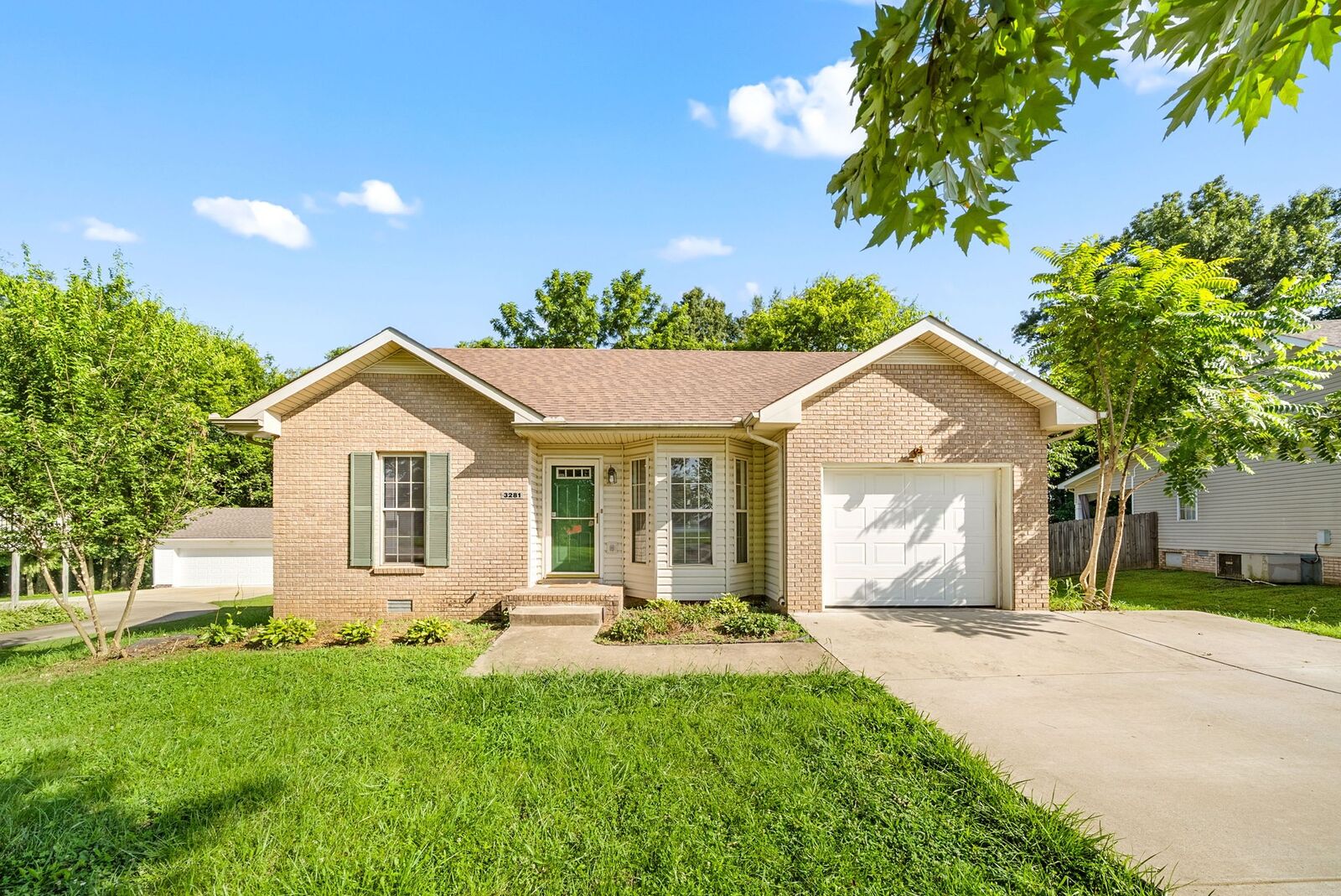 Property Photo: 3281 N Senseney Cir TN 37042