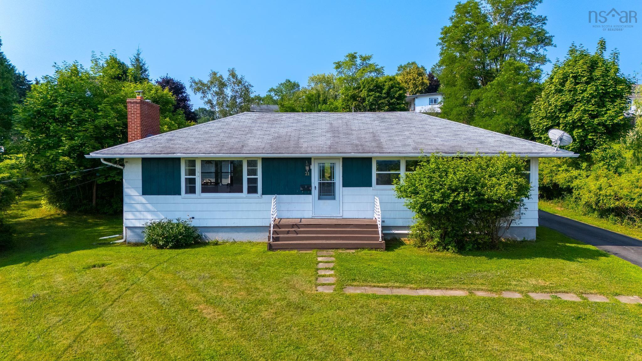 Property Photo: 21 Maple Avenue NS B0P 1P0
