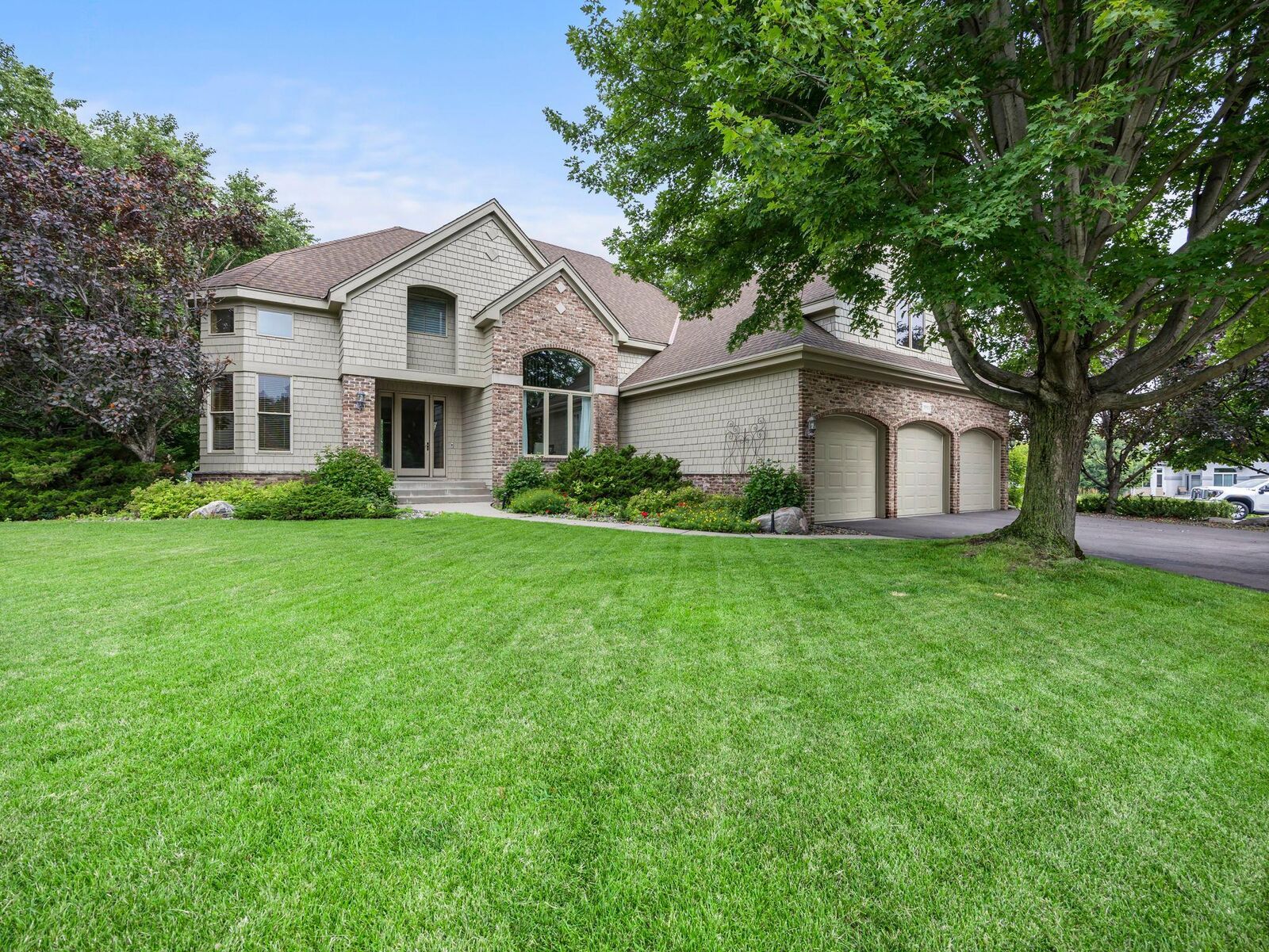 Property Photo:  3933 Donegal Way  MN 55122 