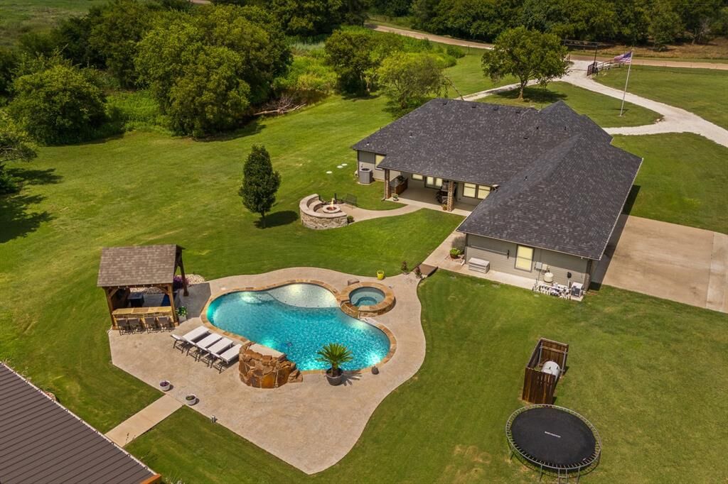 Property Photo: 4128 Ascot Drive TX 76033
