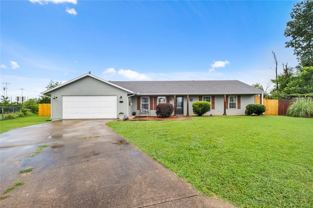 Property Photo: 821 N 12th Terrace AR 72756