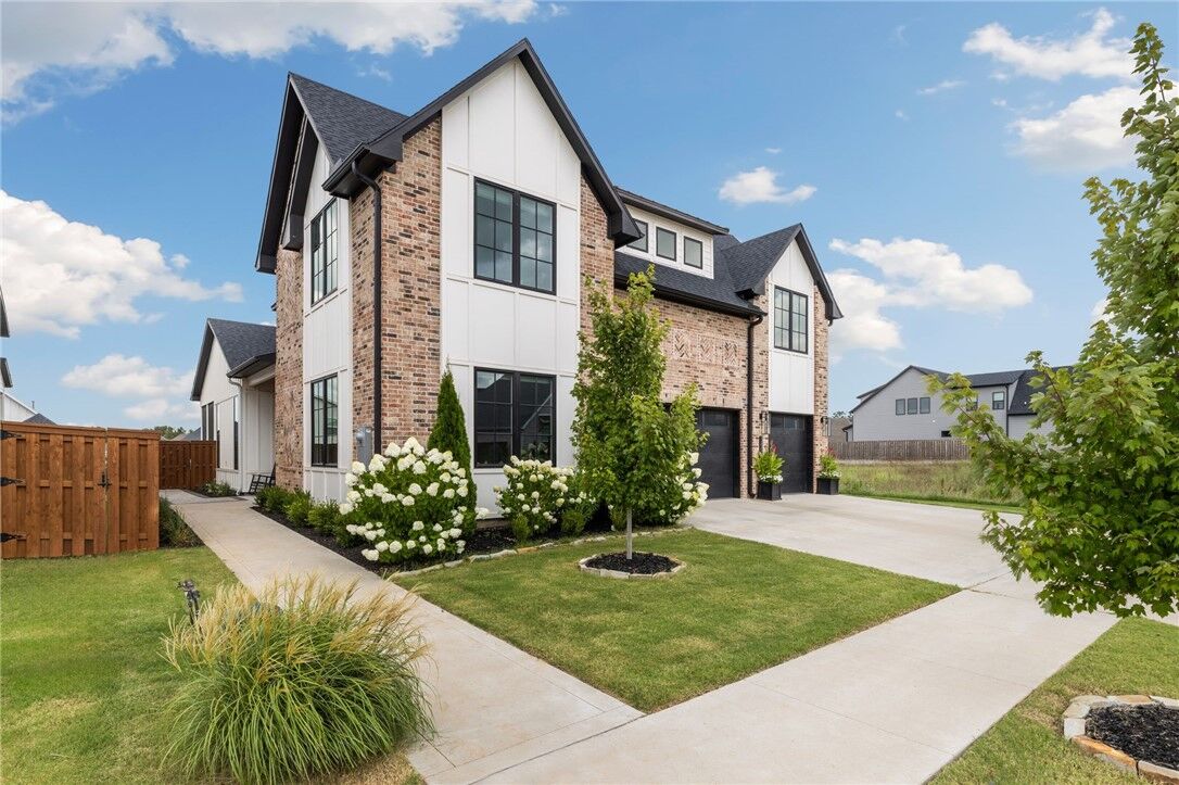 Property Photo: 3608 SW Radiance Avenue AR 72713