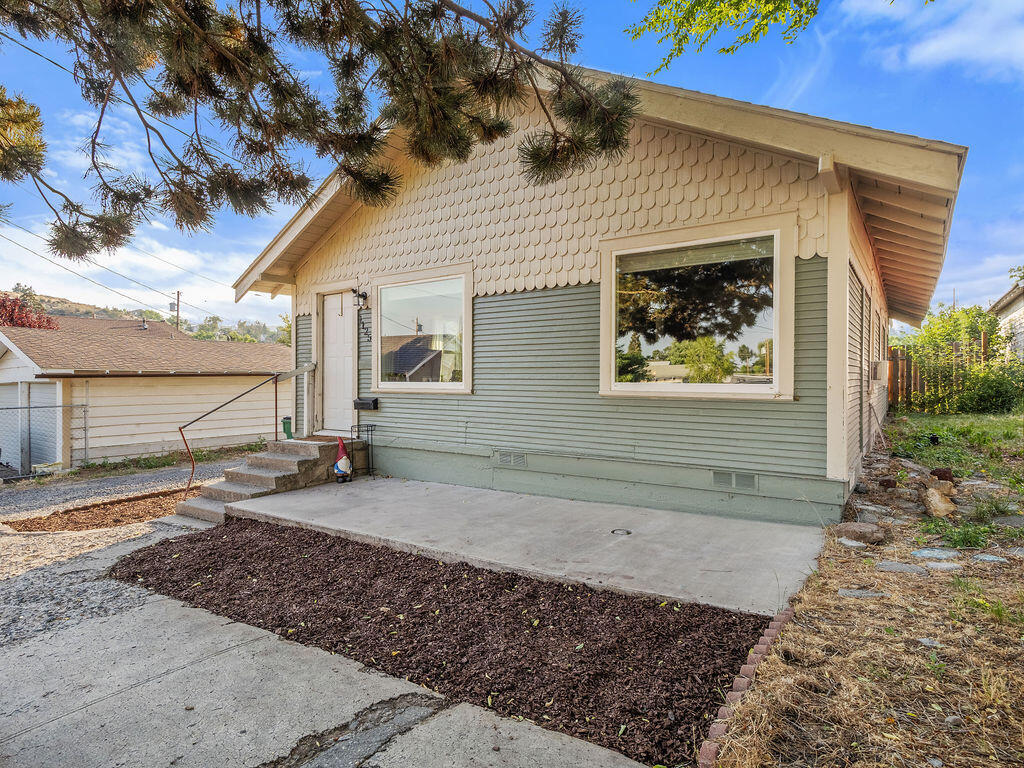 Property Photo: 1125 Grant Street OR 97601