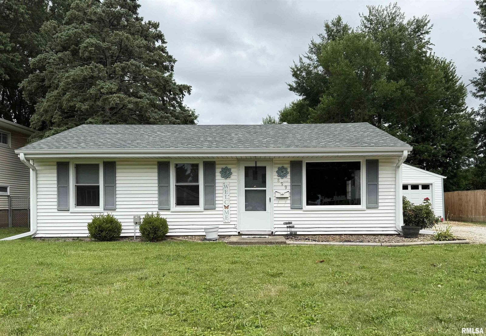 Property Photo: 899 Lawrence Avenue IL 61401