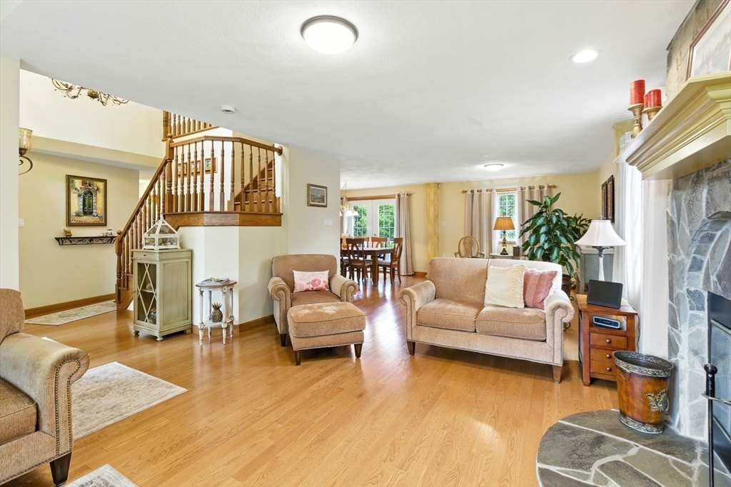 Property Photo:  11 Applewood Lane  MA 01906 