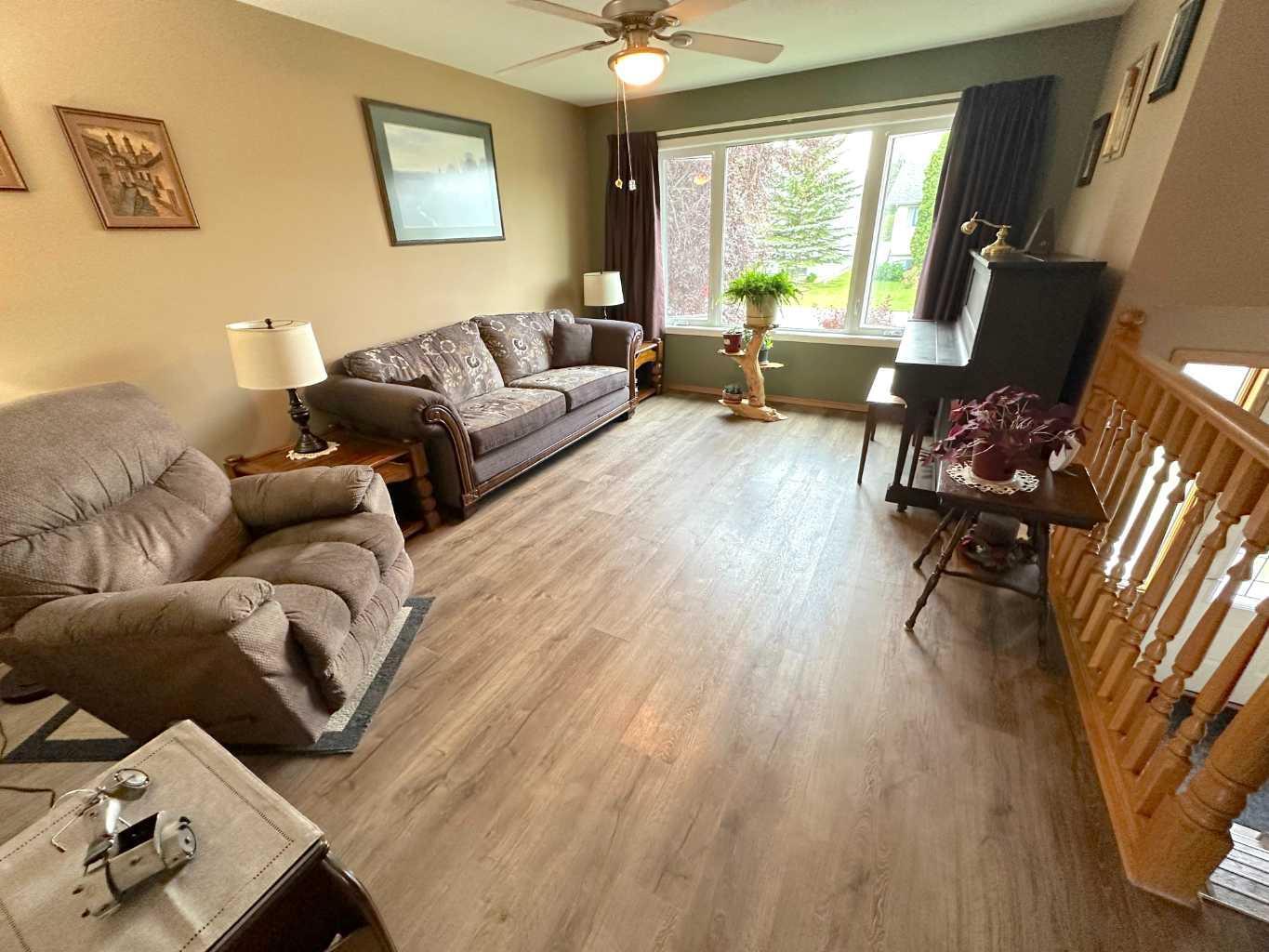 Property Photo: 86 Eversole Crescent AB T4R 2H9