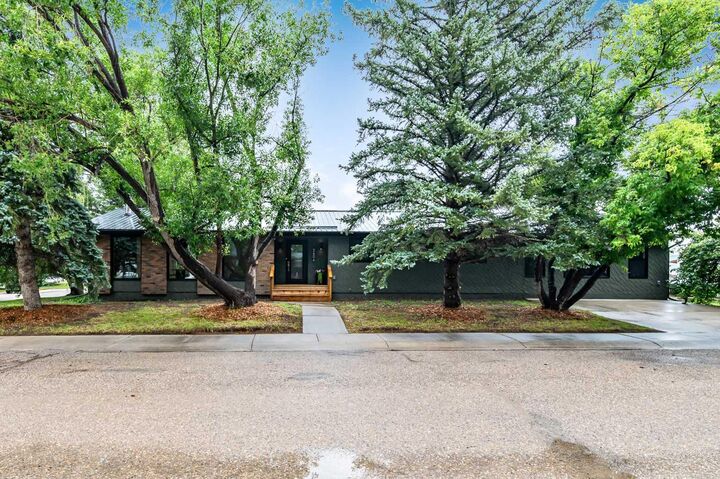 Property Photo: 2606 24 Avenue AB T0L 1R0