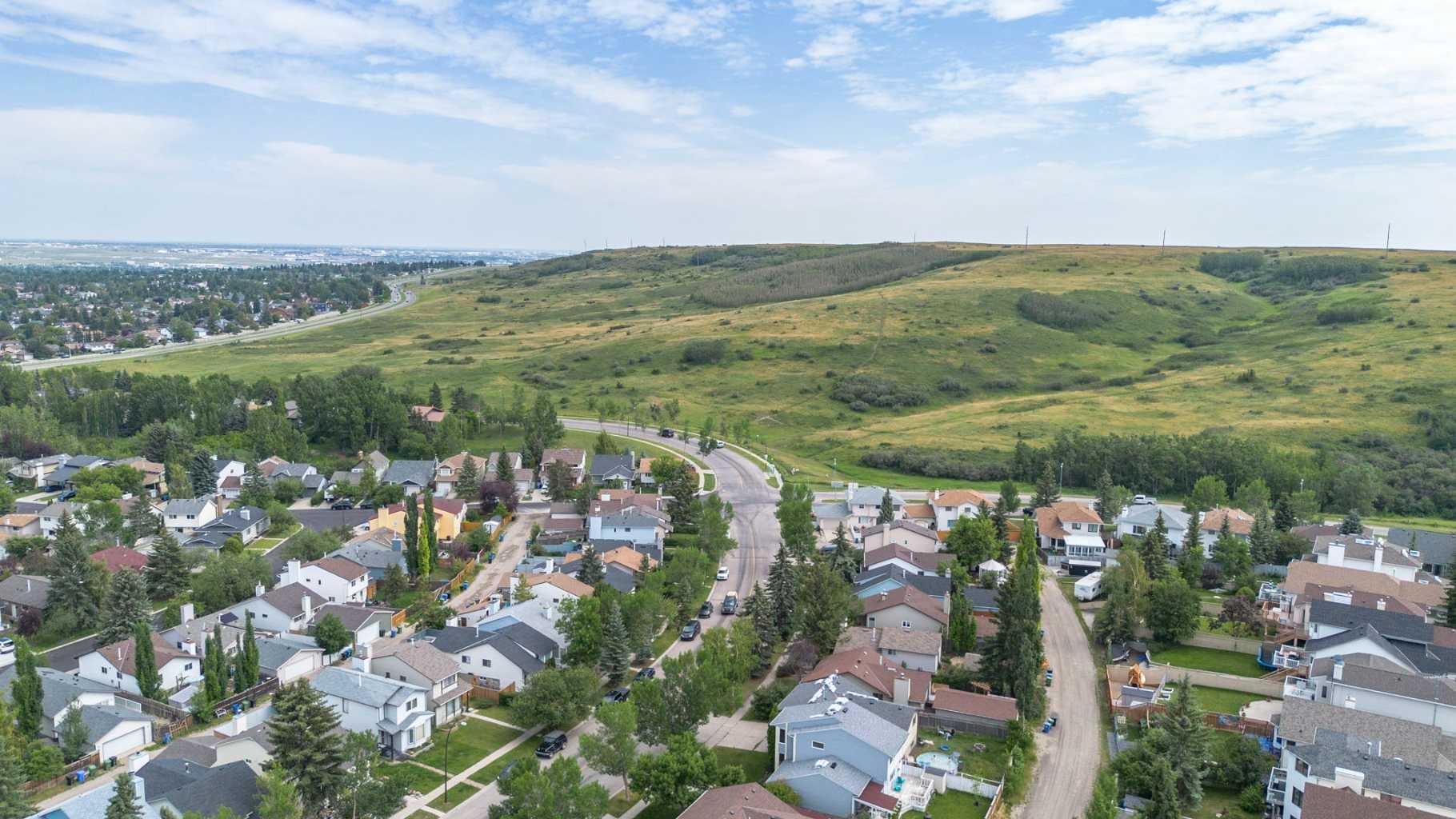 Property Photo: 200 Macewan Glen Drive NW AB T3K 2G4