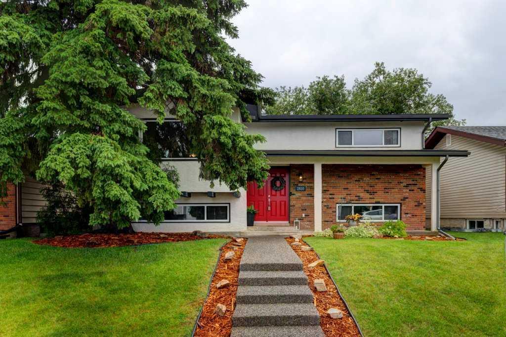 Property Photo:  2835 Cedar Ridge Drive SW  AB T2W 2B2 